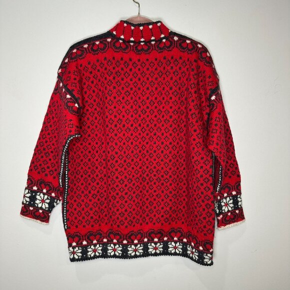 DALE of NORWAY Men's Haukeli Pure Wool Sweater Size Large Red Pewter Clasp - Picture 11 of 11